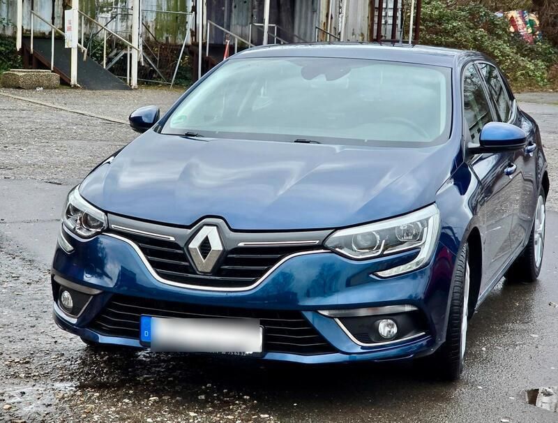 Blau Gebraucht 2018 Renault Mégane IV Play Limousine | 9.199 € (Superpreis) - Bild 1/4