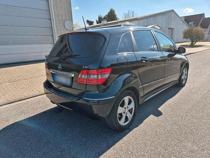 Gebraucht Mercedes B180 109 PS (80 kW) 2010 Schwarz Van / Kleinbus