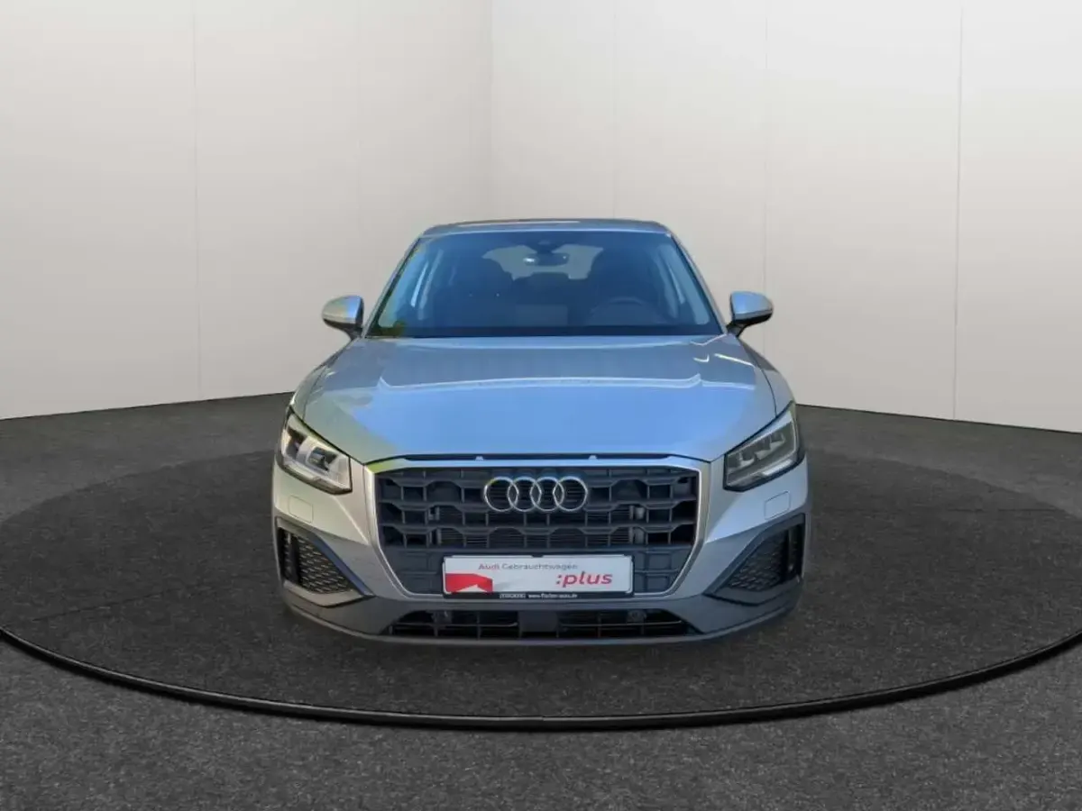 Gebraucht Audi Q2 Comfort 150 PS (110 kW) 2023 Silber SUV