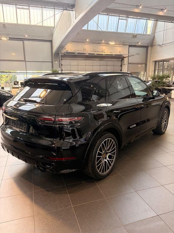 Second-hand Porsche Cayenne Platinum Edition 462 CP (339 kW) 2024 Negru SUV