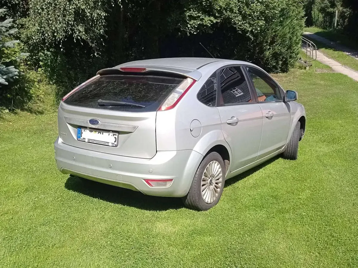 Gebraucht Ford Focus Style 125 PS (91 kW) 2008 Silber Limousine