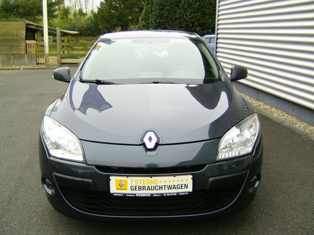 Gebraucht Renault Mégane III 101 PS (74 kW) 2012 Schwarz metallic Limousine