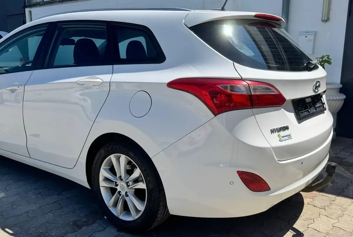 Gebraucht Hyundai i30 Edition 135 PS (99 kW) 2015 Weiß Kombi