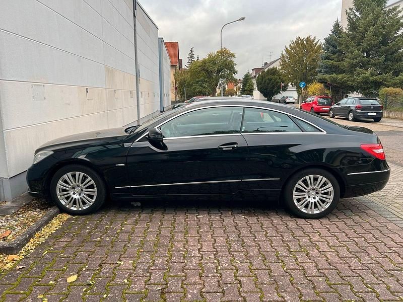 Gebraucht Mercedes E250 204 PS (150 kW) 2009 Schwarz Coupé