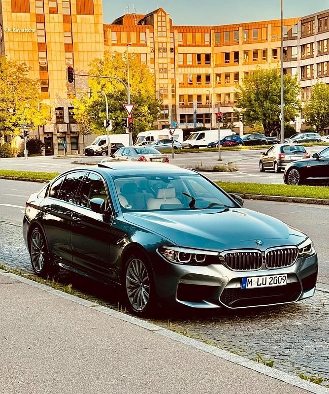 Grau Gebraucht 2018 BMW 530 M Sport Limousine | 22.000 € (Superpreis) - Bild 1/4