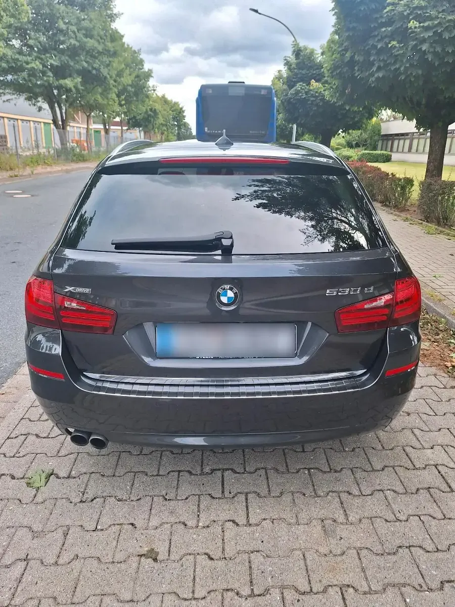 Gebraucht BMW 530 258 PS (189 kW) 2016 Grau Kombi