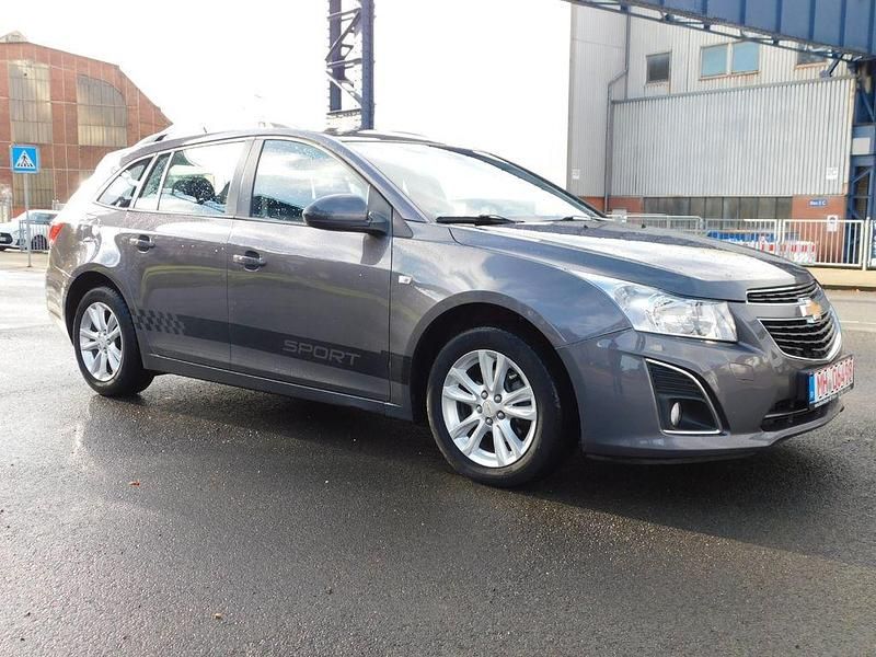 Grau Gebraucht 2013 Chevrolet Cruze LT Kombi | 4.599 € (Fairer Preis) - Bild 1/4