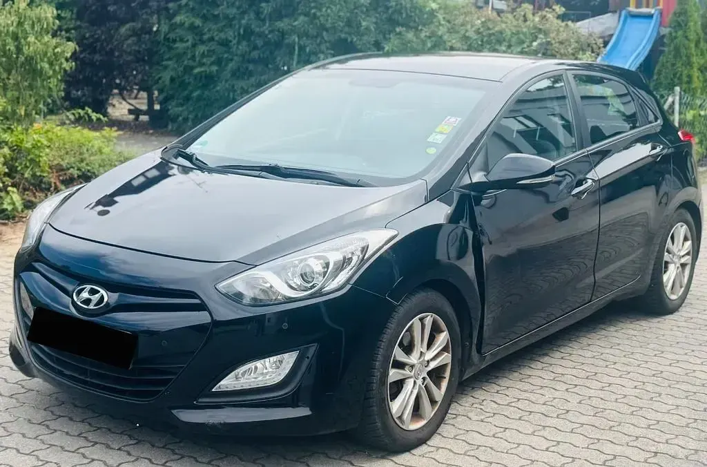 Gebraucht Hyundai i30 Edition 90 PS (66 kW) 2012 Schwarz Limousine