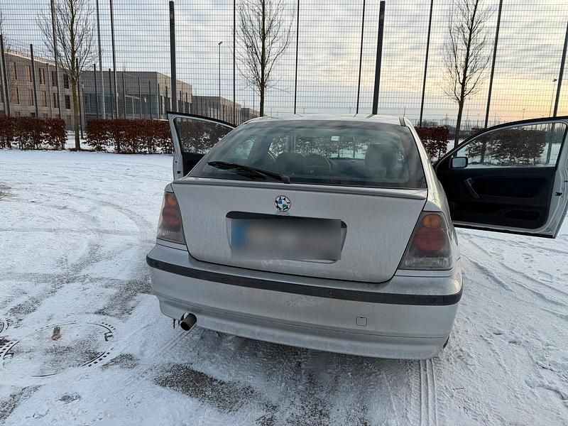 Gebraucht BMW 316 115 PS (84 kW) 2003 Silber Coupé