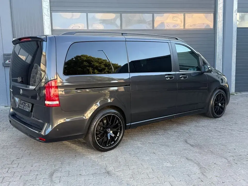 Gebraucht Mercedes V220 AMG 163 PS (119 kW) 2022 Grau Van / Kleinbus
