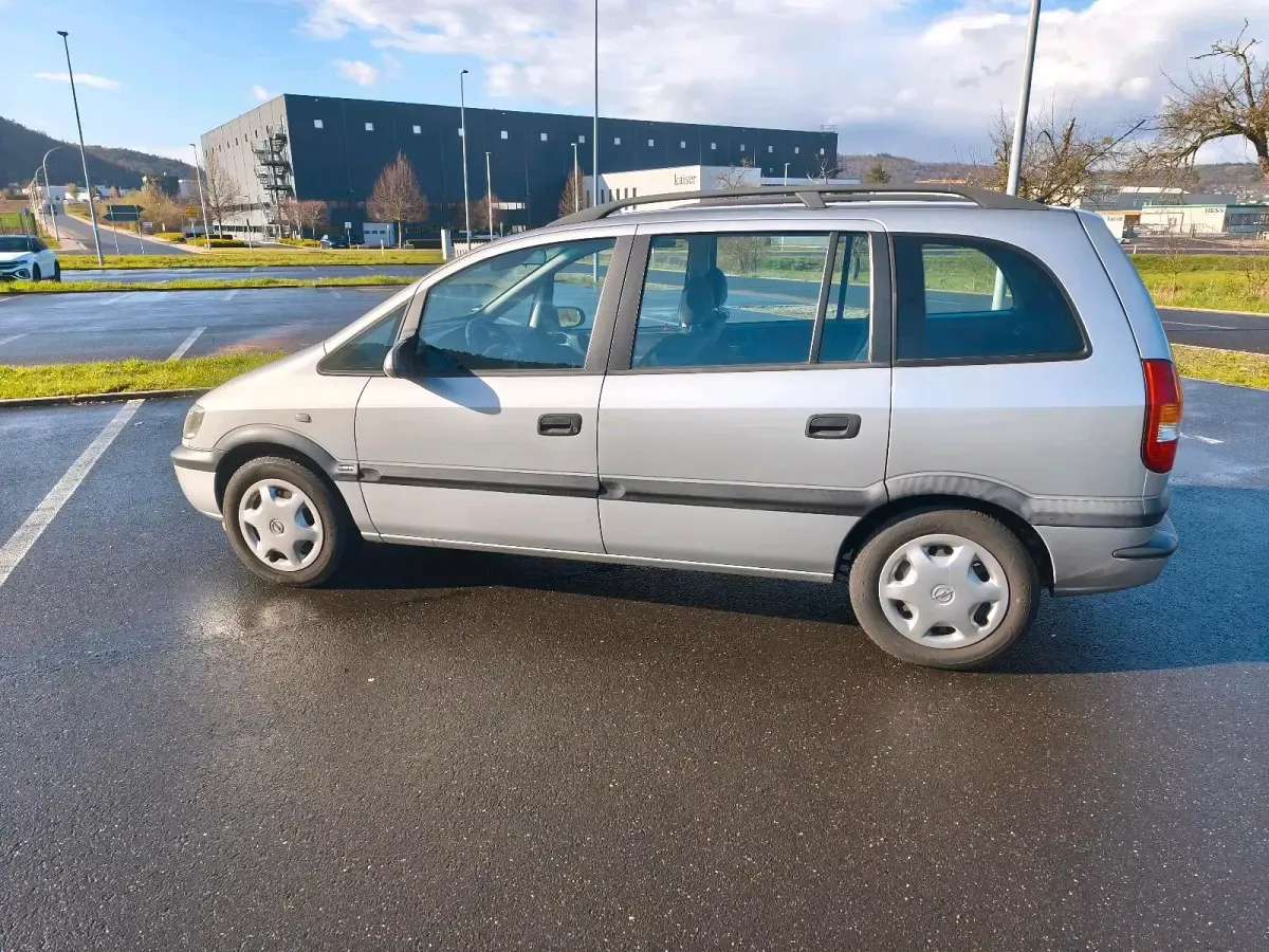 Gebraucht Opel Zafira 101 PS (74 kW) 1999 Silber Van / Kleinbus