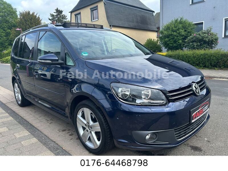 Blau Gebraucht 2015 VW Touran Cup Van / Kleinbus | 13.499 € (Superpreis) - Bild 1/4
