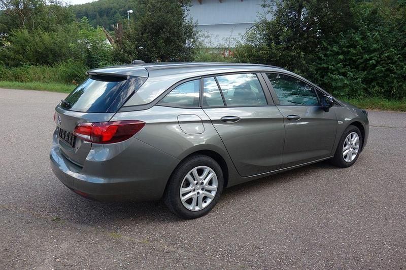 Gebraucht Opel Astra Edition 105 PS (77 kW) 2021 Quarz grau Kombi