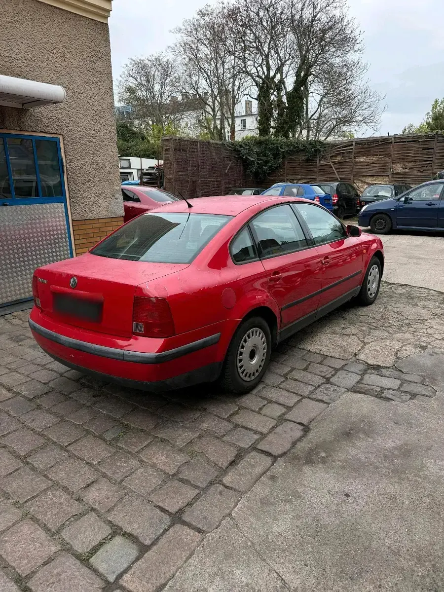 Second-hand VW Passat 100 CP (73 kW) 1998 Berlinǎ