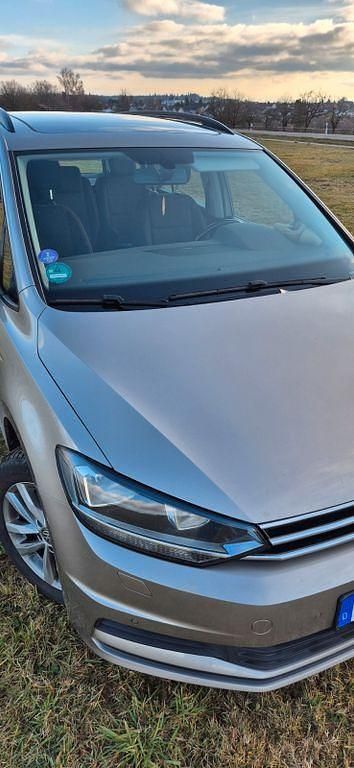 Gebraucht VW Touran Highline 140 PS (102 kW) 2016 Gold Van / Kleinbus