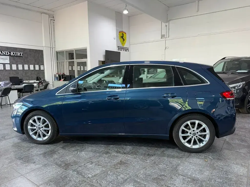 Gebraucht Mercedes B180 116 PS (85 kW) 2019 Blau Kleinwagen