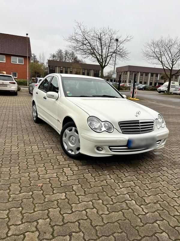 Weiß Gebraucht 2004 Mercedes C180 Limousine | 5.850 € (Teuer) - Bild 1/4