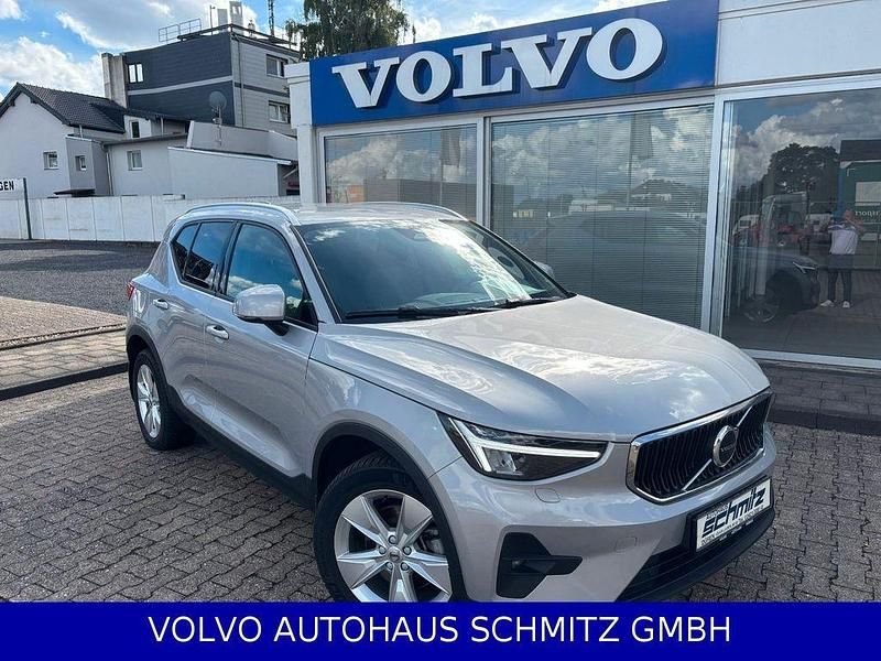 Silber Gebraucht 2024 Volvo XC40 Core SUV | 34.990 € (Guter Preis) - Bild 1/4