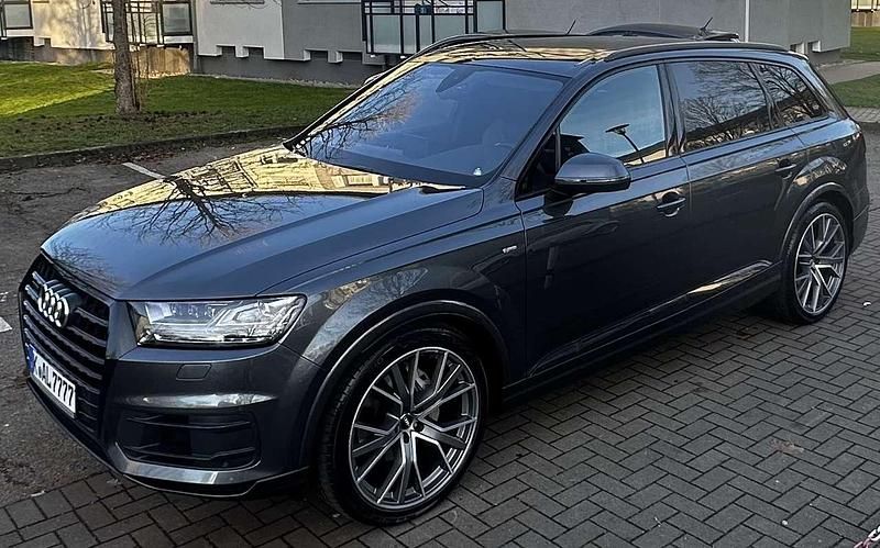 Grau Gebraucht 2019 Audi Q7 S-Line SUV | 40.700 € (Teuer) - Bild 1/4