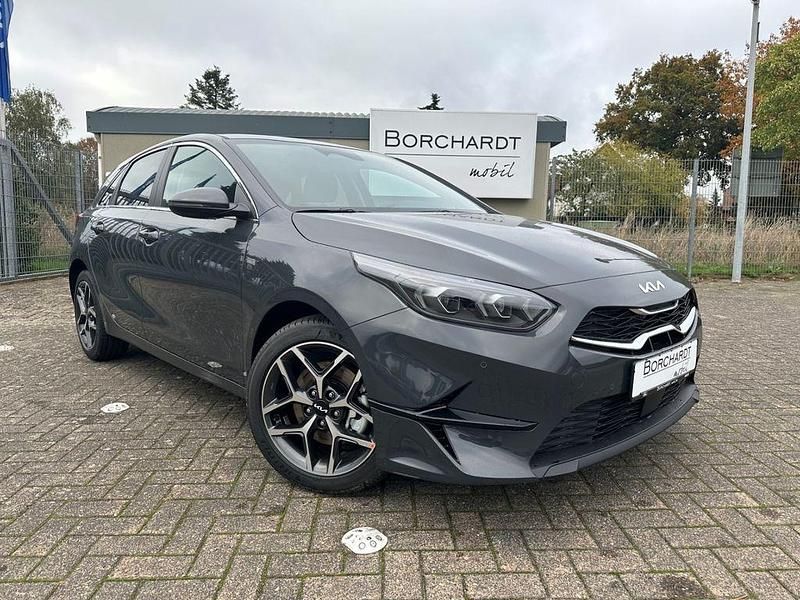 Neu Kia Ceed Style 139 PS (102 kW) 2025 Pentametal metallic (schwarz) Kleinwagen