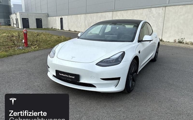 Weiß Gebraucht 2021 Tesla Model 3 RWD Limousine | 24.400 € (Etwas zu teuer) - Bild 1/4
