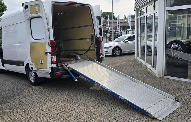 Gebraucht Hyundai H 350 150 PS (110 kW) 2016 Weiß (metallic) Van