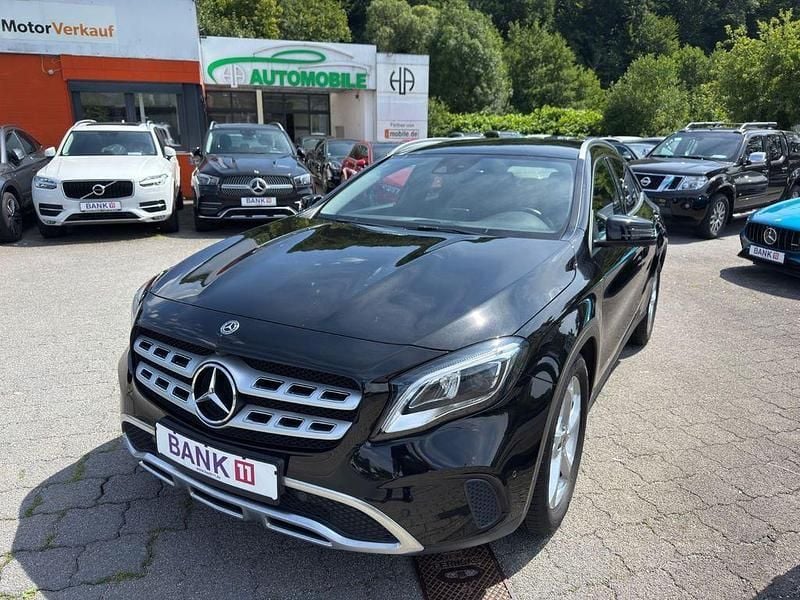 Gebraucht Mercedes GLA200 Urban 156 PS (114 kW) 2019 Schwarz SUV