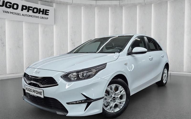 Weiß Neu 2025 Kia Ceed Vision Limousine | 22.200 € (Fairer Preis) - Bild 1/4
