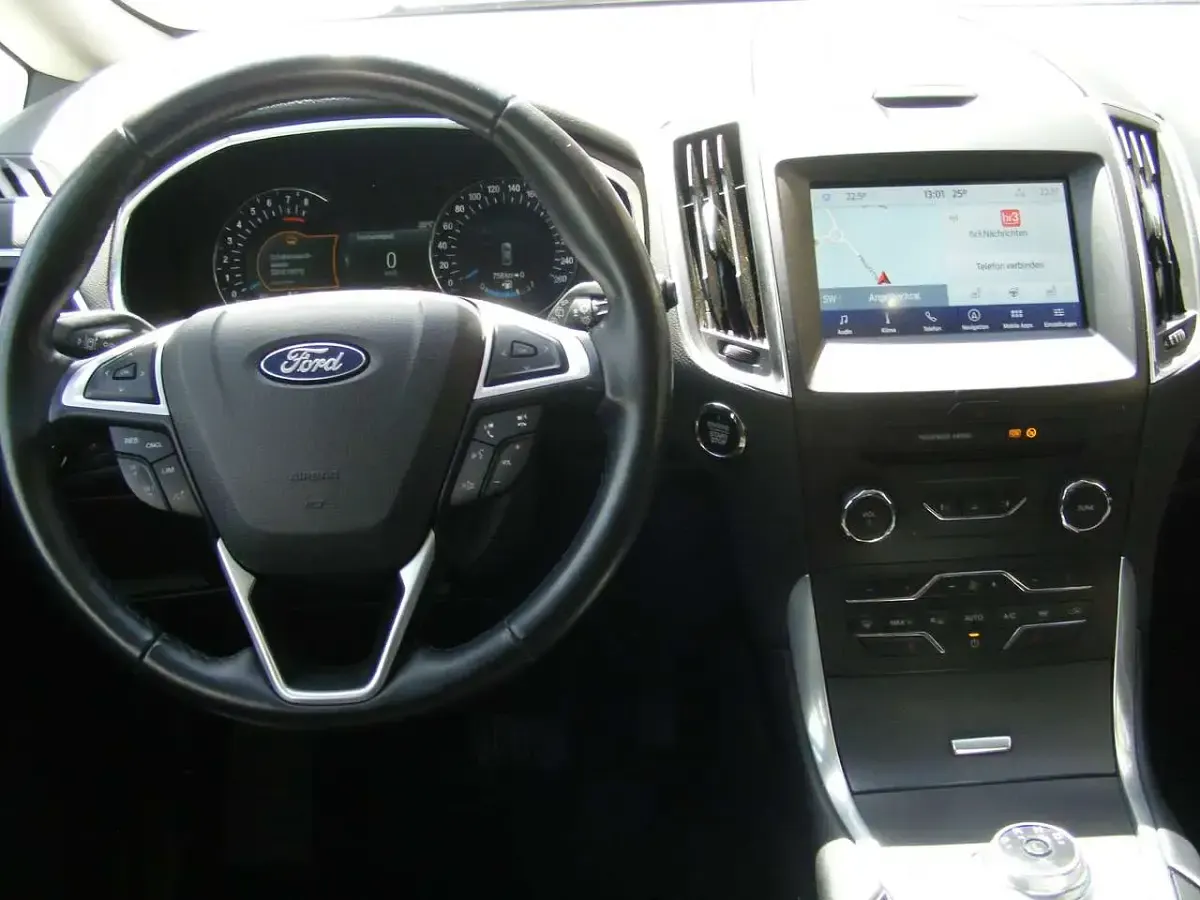 Gebraucht Ford S-MAX Titanium 150 PS (110 kW) 2022 Schwarz Van / Kleinbus