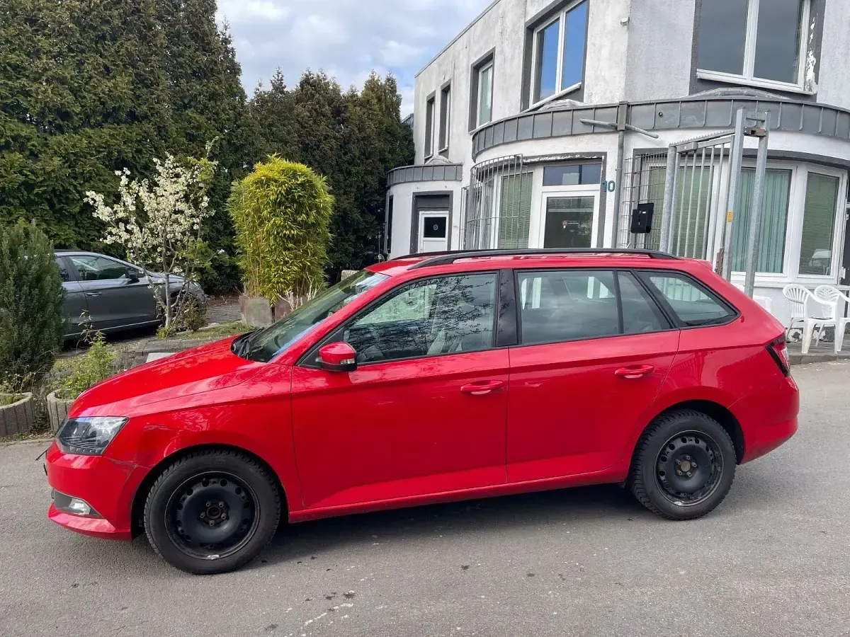 Gebraucht Skoda Fabia Ambition 105 PS (77 kW) 2016 Rot Kombi