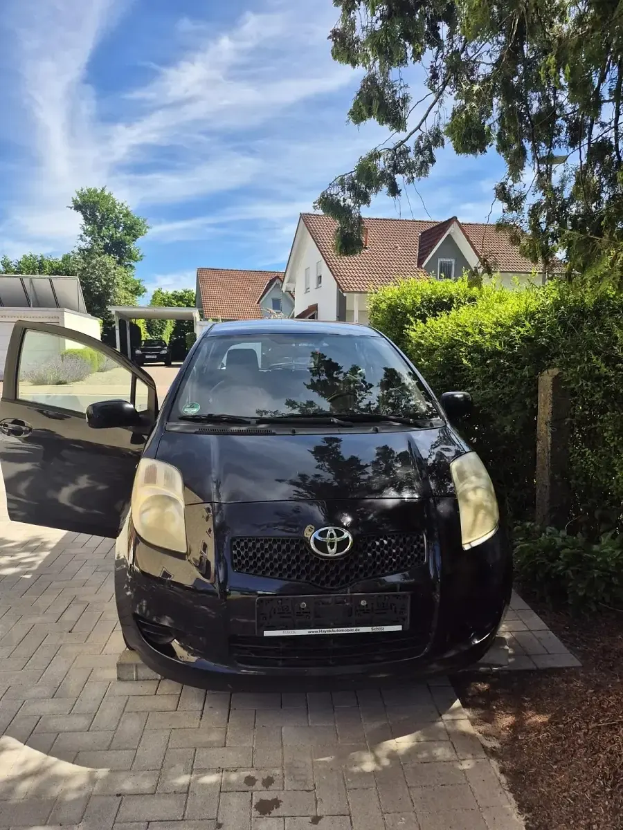 Gebraucht Toyota Yaris 69 PS (50 kW) 2007 Schwarz Kleinwagen