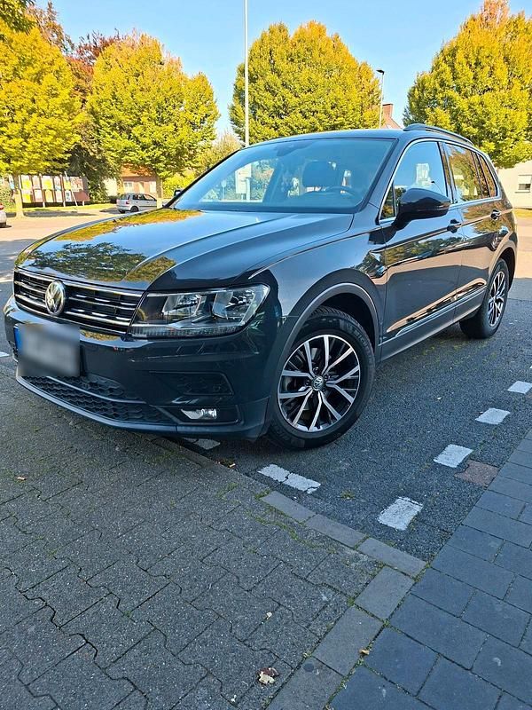 Grau Gebraucht 2018 VW Tiguan SUV | 17.450 € - Bild 1/4