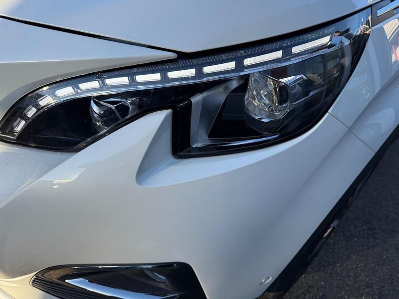Gebraucht Peugeot 5008 Allure 131 PS (96 kW) 2020 Weiß Van / Kleinbus
