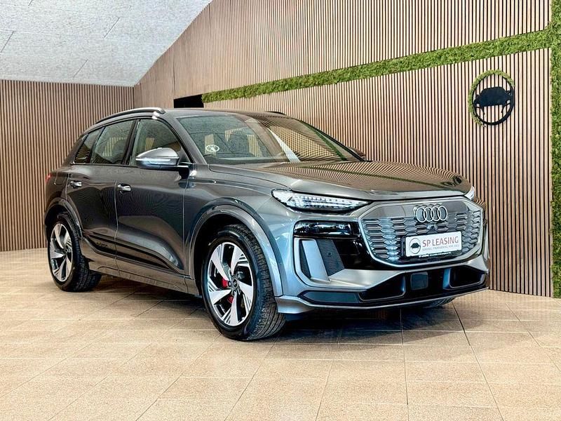 Grau Gebraucht 2024 Audi Q6 e-tron Sport SUV | 77.500 € (Teuer) - Bild 1/4
