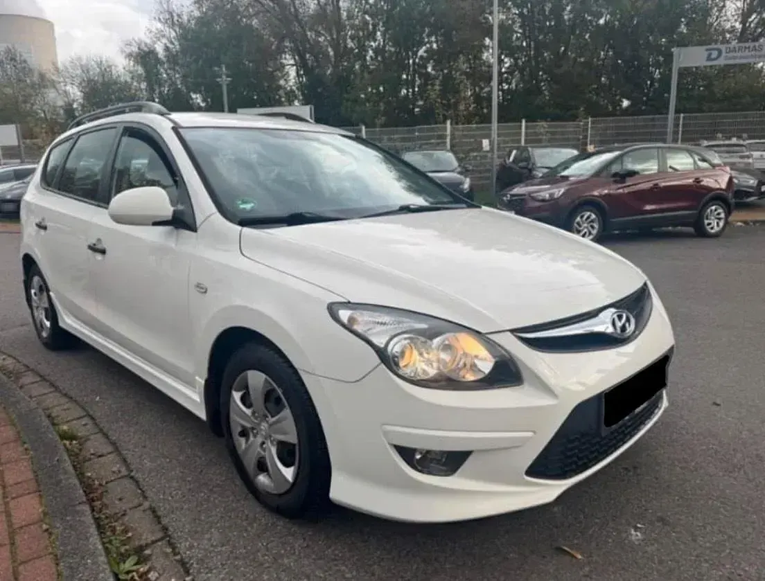 Gebraucht Hyundai i30 109 PS (80 kW) 2013 Weiß Kombi