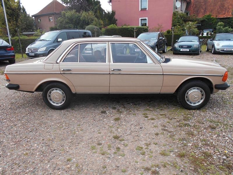 Gebraucht Mercedes 200 109 PS (80 kW) 1983 Beige Limousine