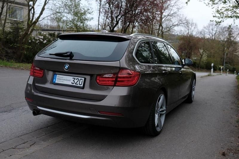 Gebraucht BMW 320 184 PS (135 kW) 2014 Braun Limousine