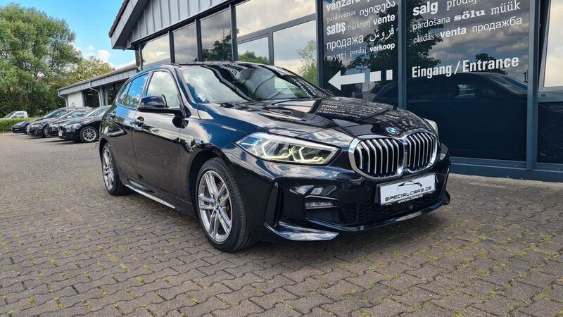 Black sapphire metallic Gebraucht 2020 BMW 116 M Sport Kleinwagen | 22.990 € (Etwas zu teuer) - Bild 1/4