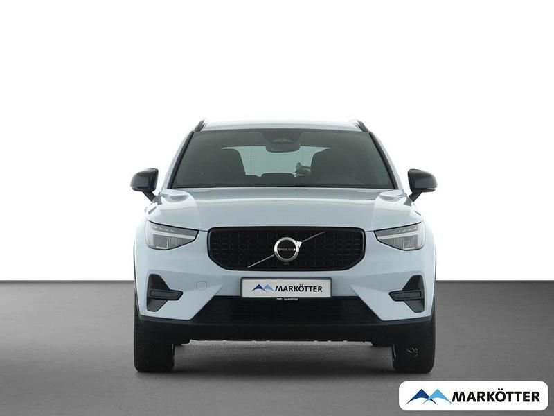 Neu Volvo XC40 Plus 163 PS (119 kW) 2025 Blau SUV