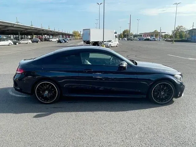 Gebraucht Mercedes C300 258 PS (189 kW) 2018 Blau Coupé