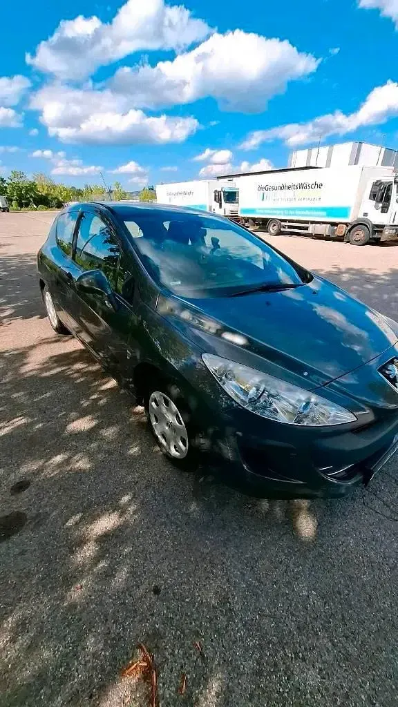 Gebraucht Peugeot 308 Filou 95 PS (69 kW) 2010 Grau Limousine