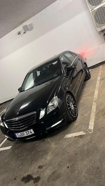 Gebraucht Mercedes E200 Avantgarde 184 PS (135 kW) 2011 Schwarz Limousine
