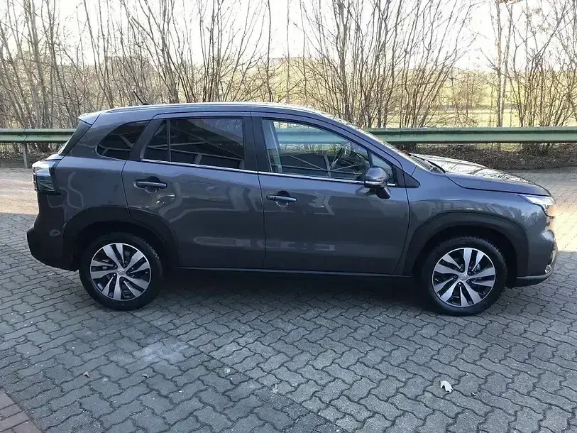 Gebraucht Suzuki SX4 S-Cross Comfort 129 PS (94 kW) 2023 Titan dark gray m SUV