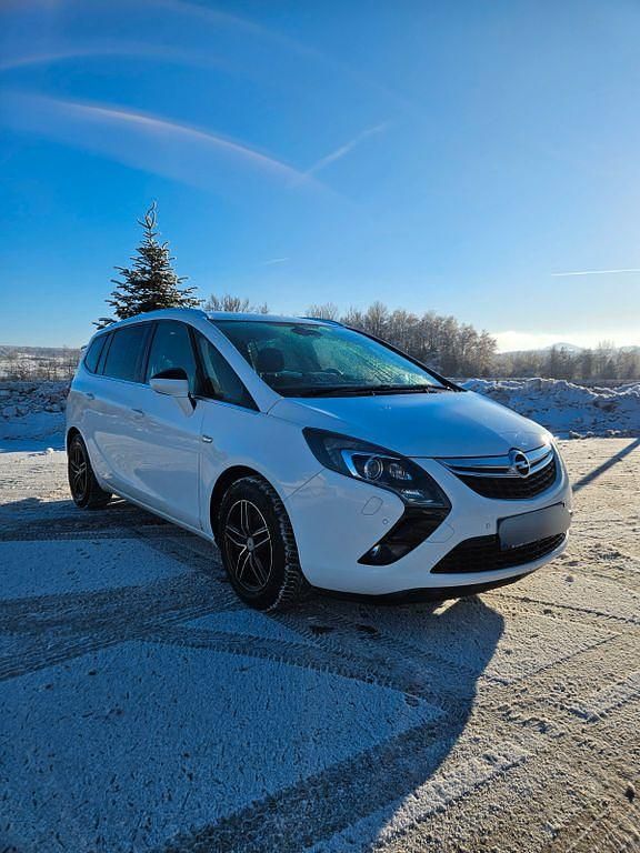 Weiß Gebraucht 2016 Opel Zafira Tourer Van / Kleinbus | 7.500 € (Fairer Preis) - Bild 1/4
