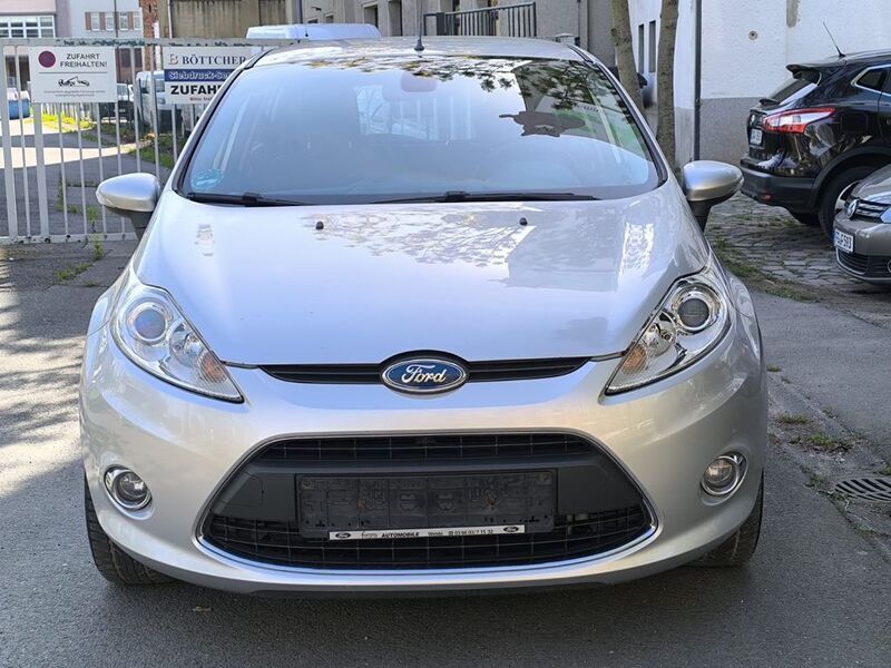 Gebraucht Ford Fiesta Titanium 82 PS (60 kW) 2010 Silber Kleinwagen