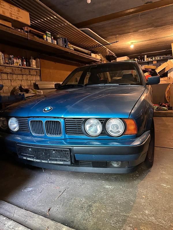 Blau Gebraucht 1994 BMW 525 Limousine | 7.999 € - Bild 1/4