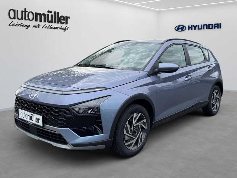 Blau Neu 2025 Hyundai Bayon Trend SUV | 24.688 € (Etwas zu teuer) - Bild 1/4