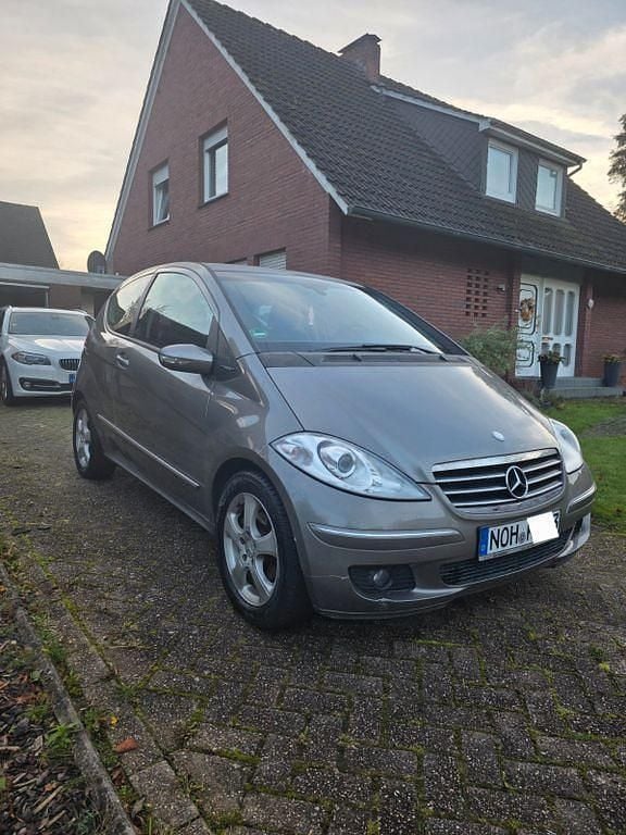 Grau Gebraucht 2007 Mercedes A180 Avantgarde Kleinwagen | 4.950 € (Fairer Preis) - Bild 1/4