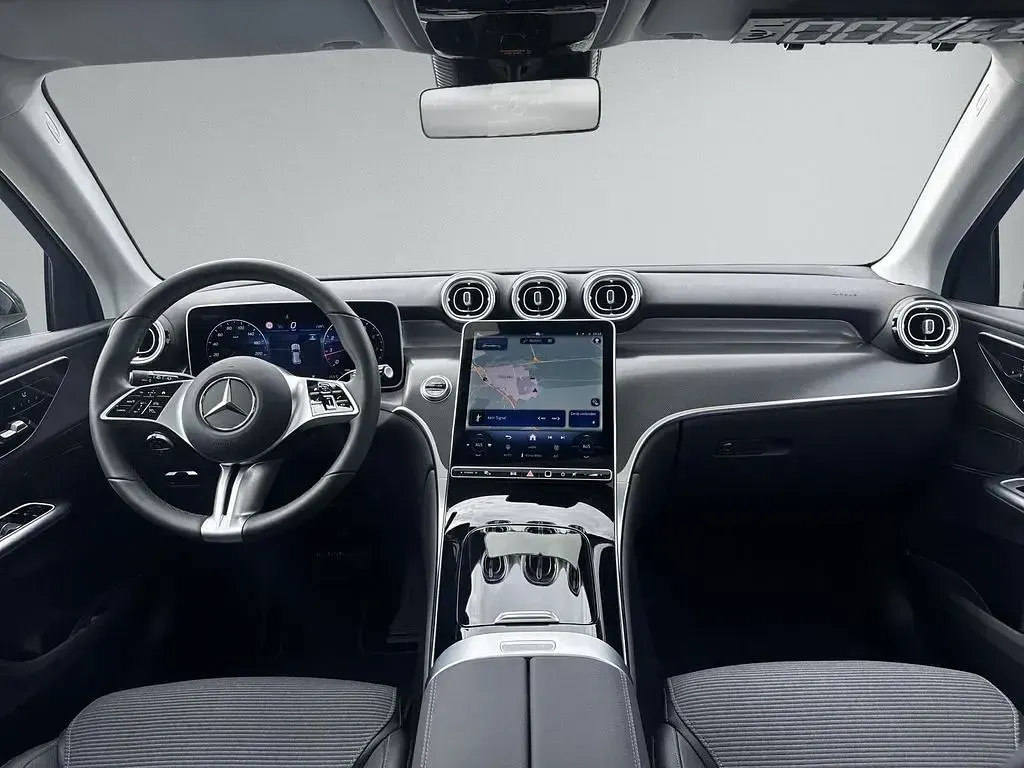 Gebraucht Mercedes GLC200 227 PS (166 kW) 2025 Grau SUV