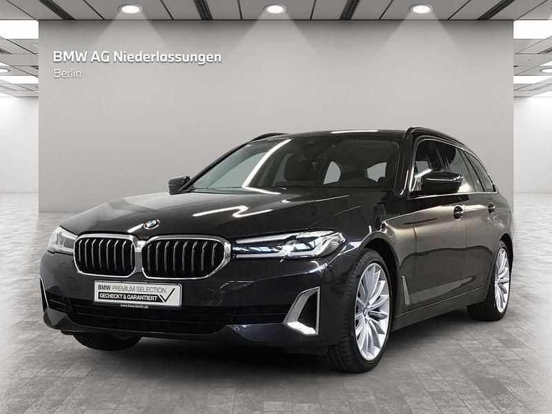 Grau Gebraucht 2023 BMW 520 Sport Line Kombi | 37.900 € (Fairer Preis) - Bild 1/4